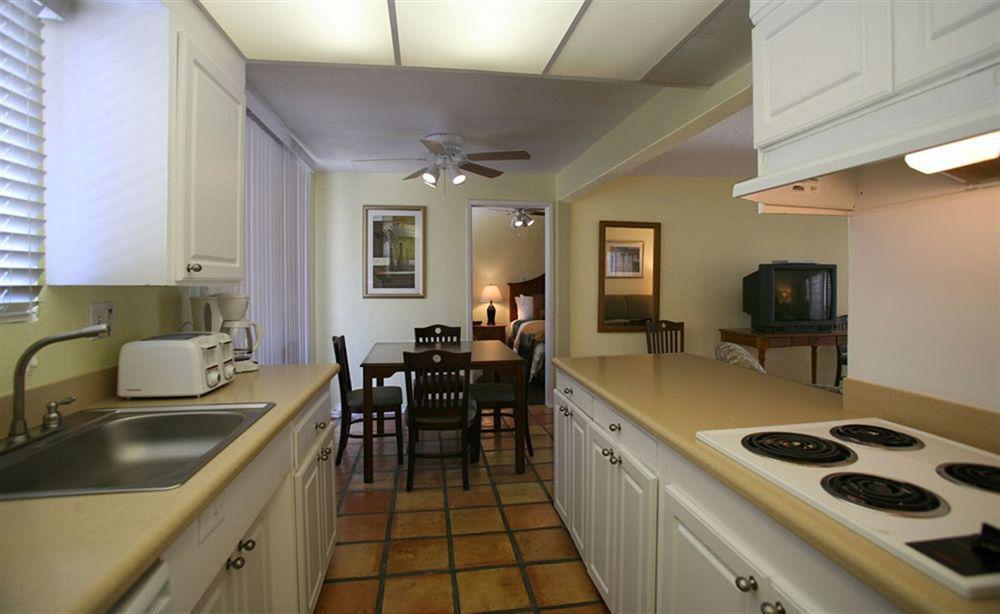Tuscany Manor Palm Springs Rum bild